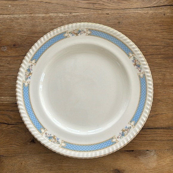 Vintage HTF Johnson Bros. Belvedere plate, Stamped Old English 10 Inch - Picture 2 of 5